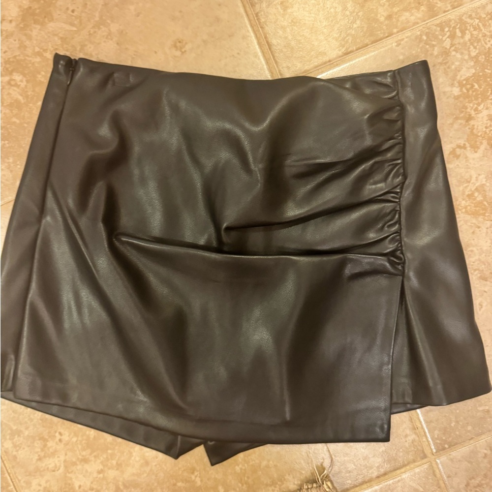 Dolce Cabo Black Faux Leather Skirt